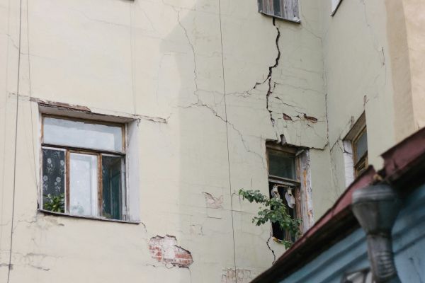 Fissures sur une maison : quand faire appel à un expert indépendant plutôt qu'à l'assurance